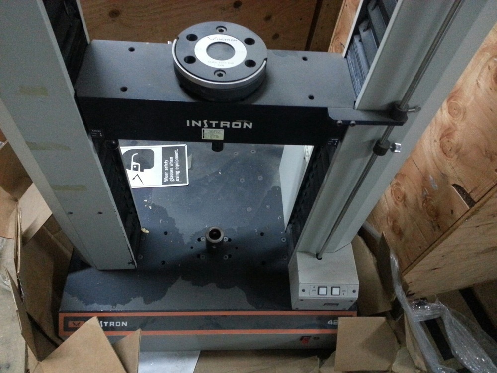 Instron Max-4205-HP Environmental Testing